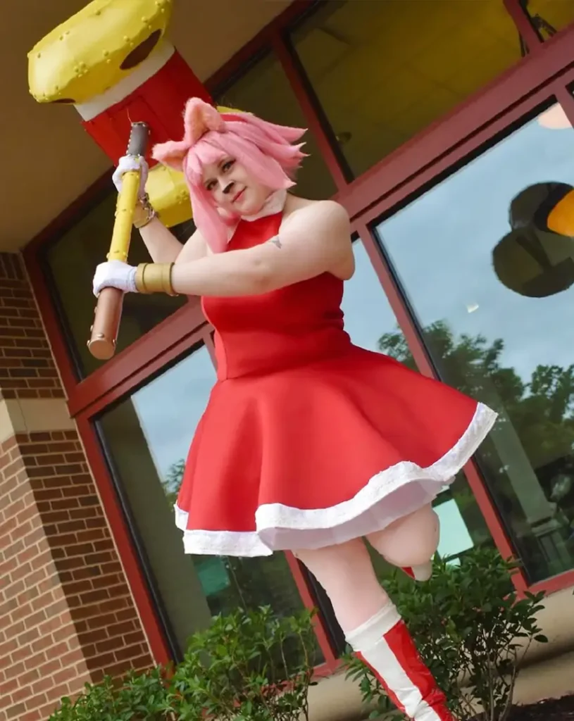 Teakup cosplay as amy rose